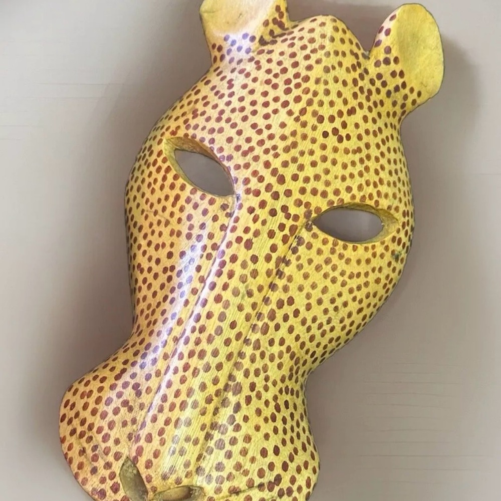 Beautiful Hand carved Wooden Giraffe Wall Accents/Decor MADE in Kenya - Picture 6 of 9